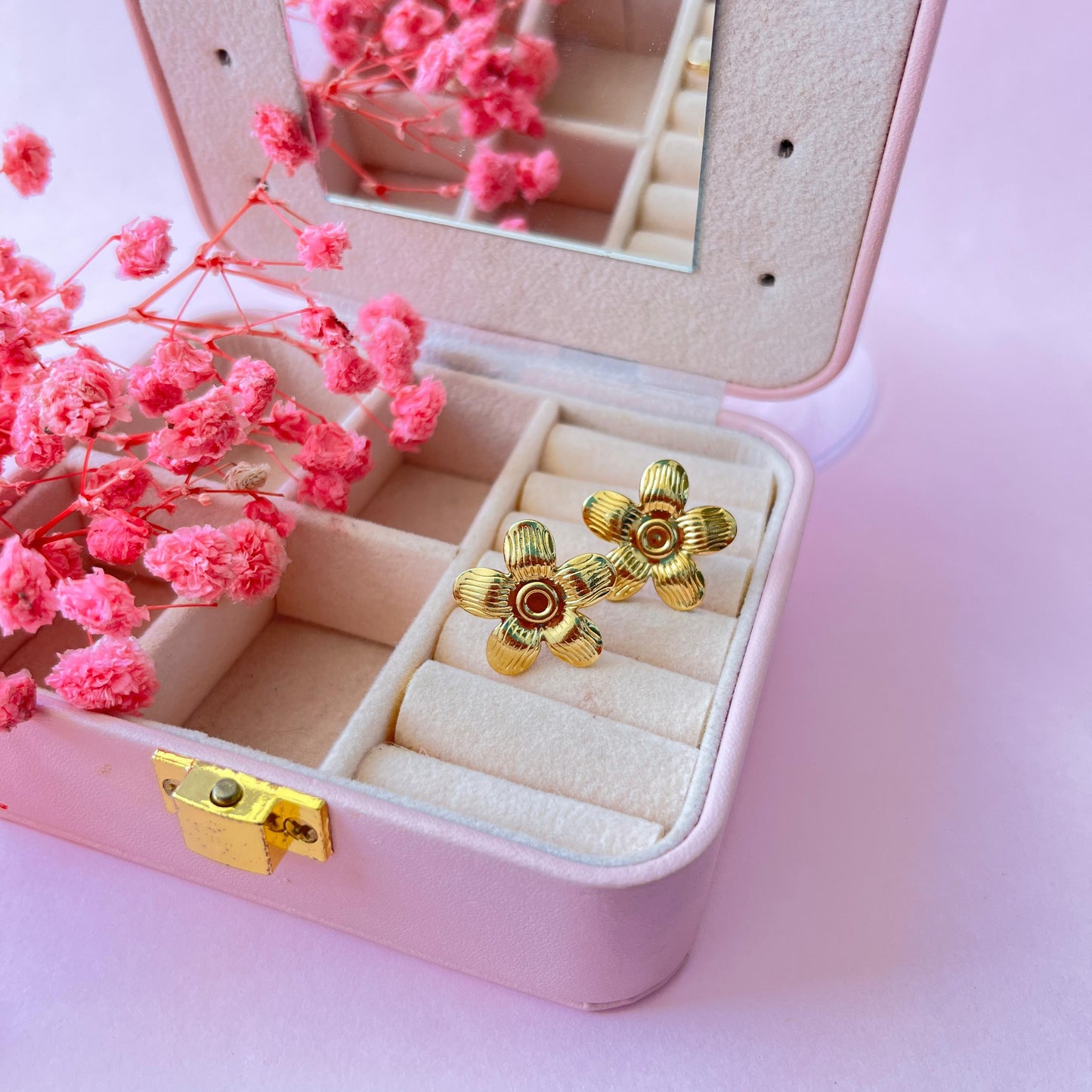 Aretes en forma de flor (mariposa)