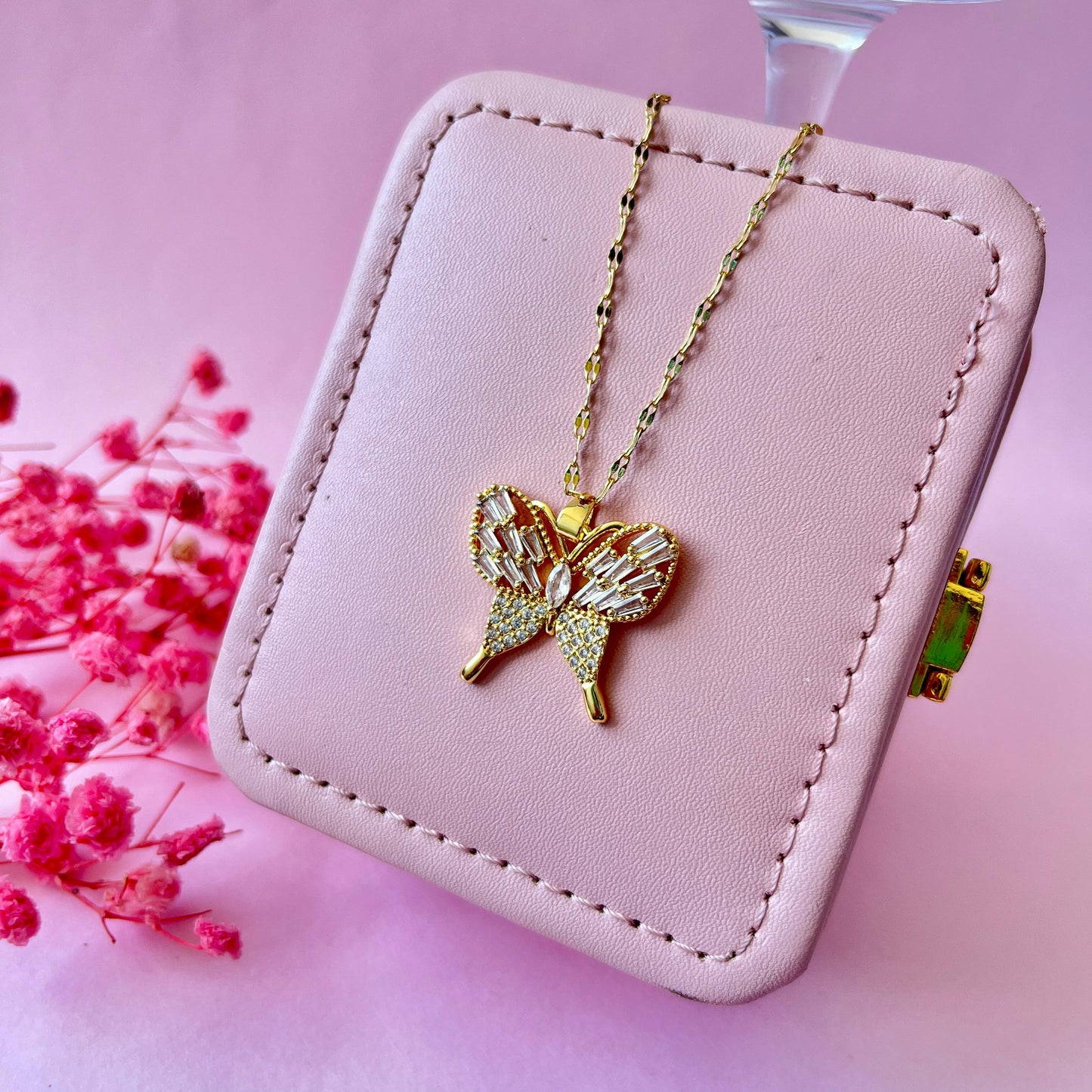 Collar mariposa brillante