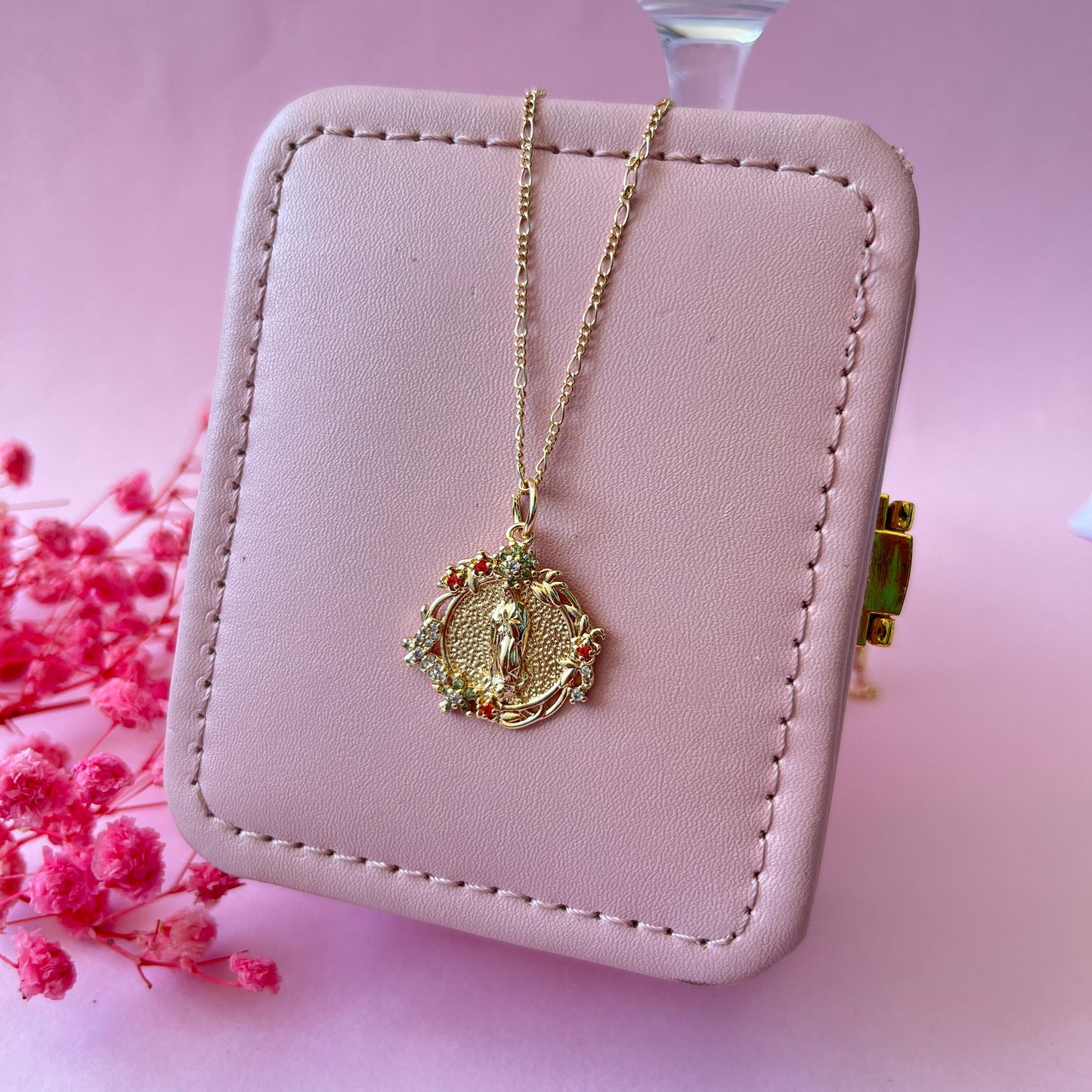 Collar virgen de Guadalupe floral