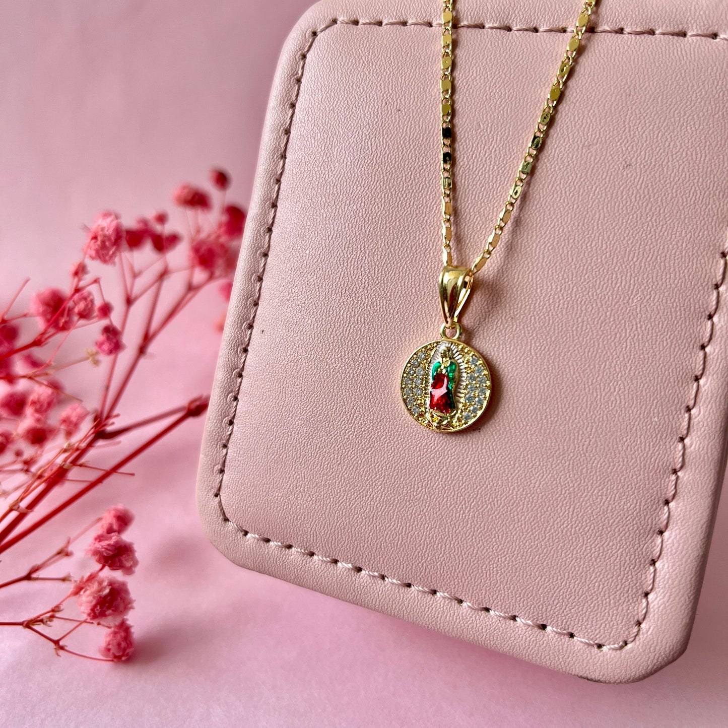 Collar Virgen de Guadalupe pequeña