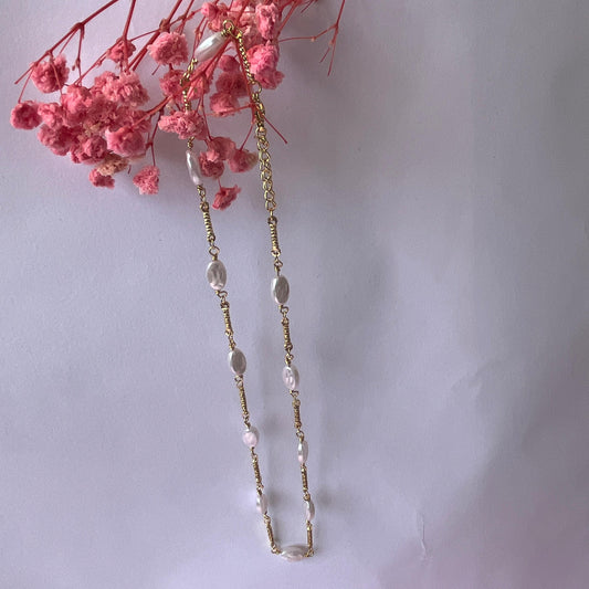 Collar blanco/plateado