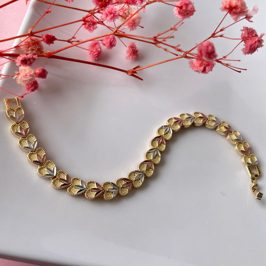 Pulsera corazones pegados